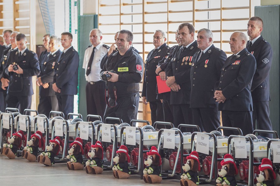 Uroczystość wręczenia sprzętu strażakom w Boniewie, fot. Szymon Zdziebło