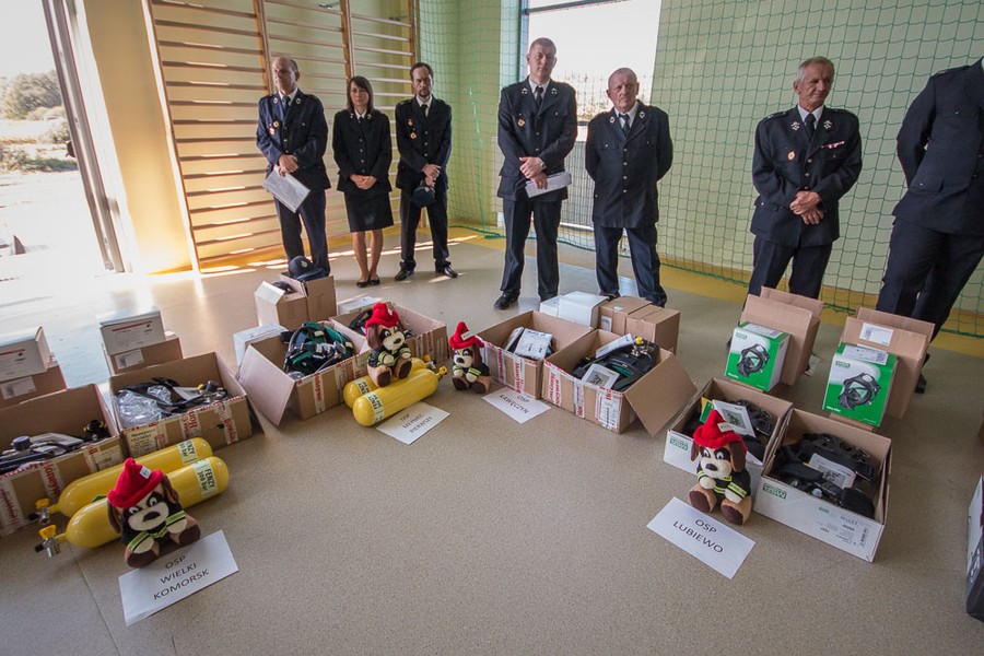 Uroczystość wręczenia sprzętu strażakom w Boniewie, fot. Szymon Zdziebło