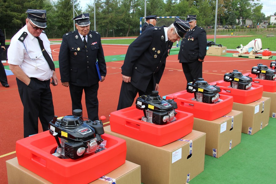 Przekazanie sprzętu zakupionego w ramach projektu „Ludziom na ratunek” w Książkach, fot. Komenda Województwa PSP w Toruniu