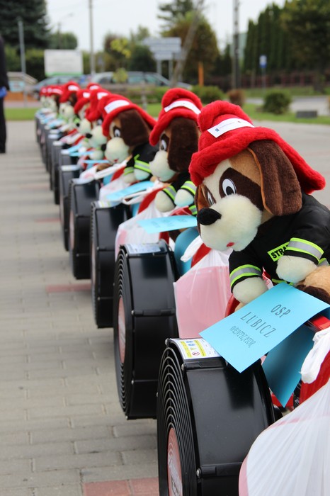 Uroczystość wręczenia sprzętu strażakom, Dobrcz, fot. Komenda Wojewódzka PSP w Toruniu