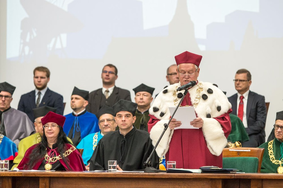 Uroczysta inauguracja roku akademickiego na Uniwersytecie Mikołaja Kopernika w Toruniu, fot. Szymon Zdziebło
