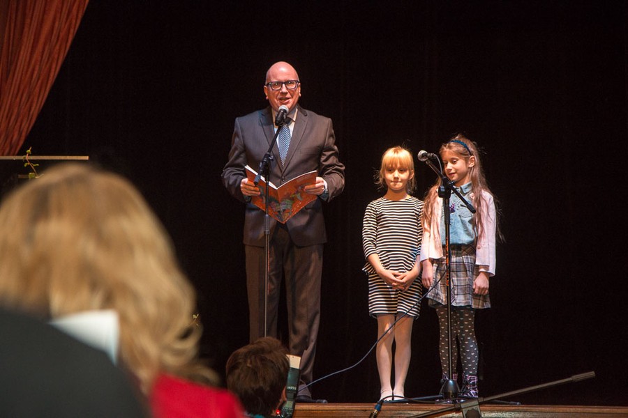 Uroczystość wręczenia nagród podczas 18. Międzynarodowego Konkursu Twórczości Plastycznej Dzieci i Młodzieży „Zawsze zielono, zawsze niebiesko”, fot. Szymon Zdzieblo/tarantoga.pl