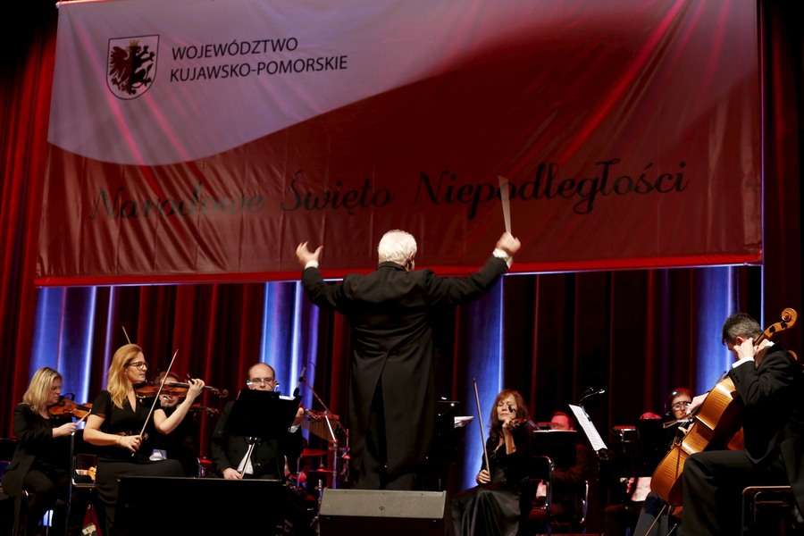 Koncert „Kujawsko-pomorskie śpiewanie z gwiazdami” z okazji Narodowego Święta Niepodległości, fot. Mikołaj Kuras