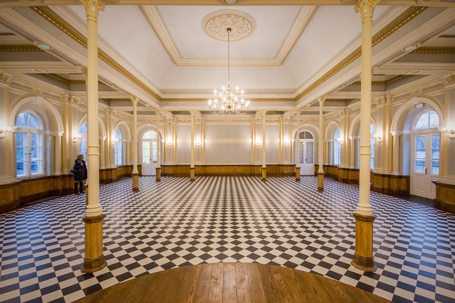 Fot. Sala restauracyjna aleksandrowskiego dworca po remoncie, fot. Szymon Zdziebło