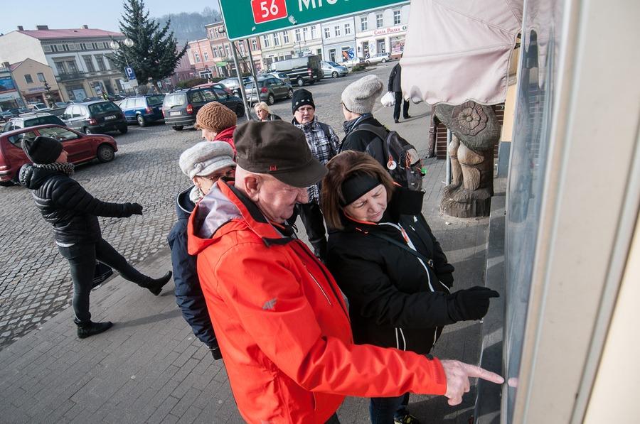 Zwiedzanie izby pamięci z okazji Dnia Przewodnika Turystycznego w Koronowie, fot. Tymon Markowski