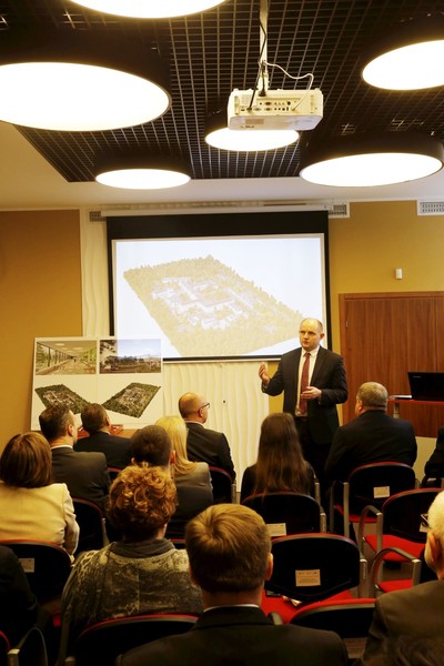 Prezentacja założeń rozbudowy Wojewódzkiego Szpitala Specjalistycznego we Włocławku podczas spotkania w Regionalnym Inkubatorze Przedsiębiorczości we Włocławku (9 marca), fot. Mikołaj Kuras