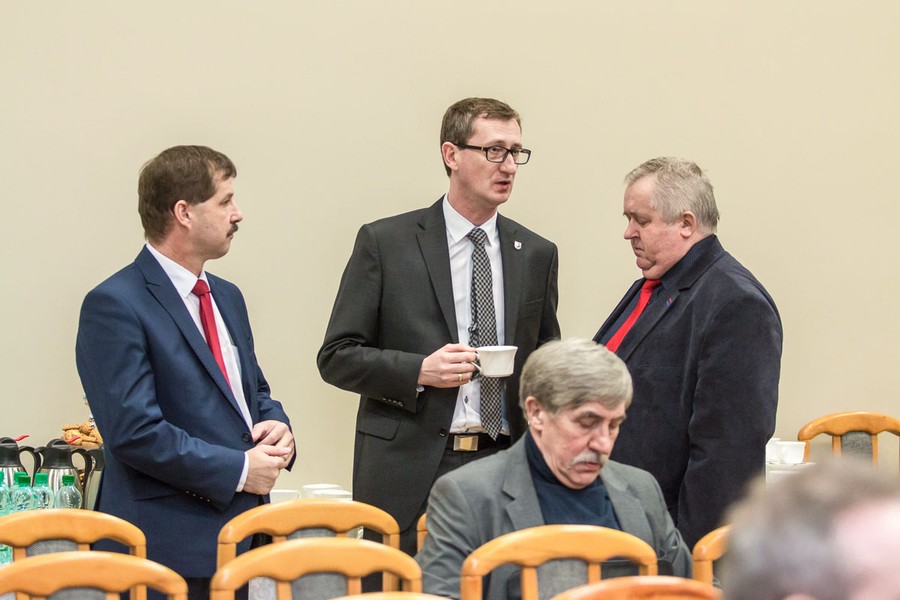 Nadzwyczajna sesja sejmiku województwa we Włocławku, fot. Szymon Zdziebło/tarantoga.pl