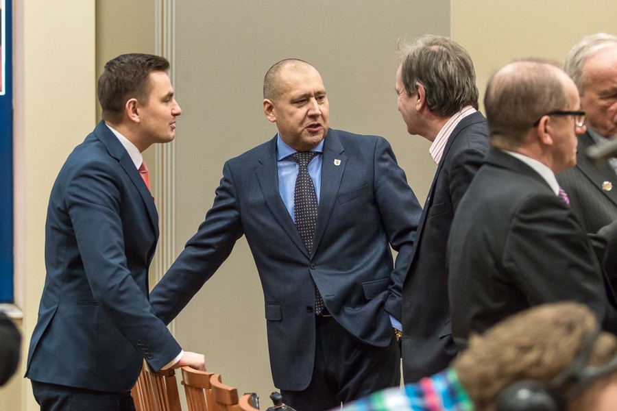 Nadzwyczajna sesja sejmiku województwa we Włocławku, fot. Szymon Zdziebło/tarantoga.pl