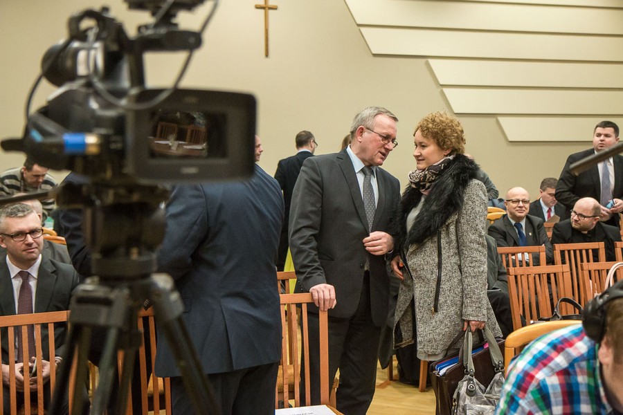 Nadzwyczajna sesja sejmiku województwa we Włocławku, fot. Szymon Zdziebło/tarantoga.pl