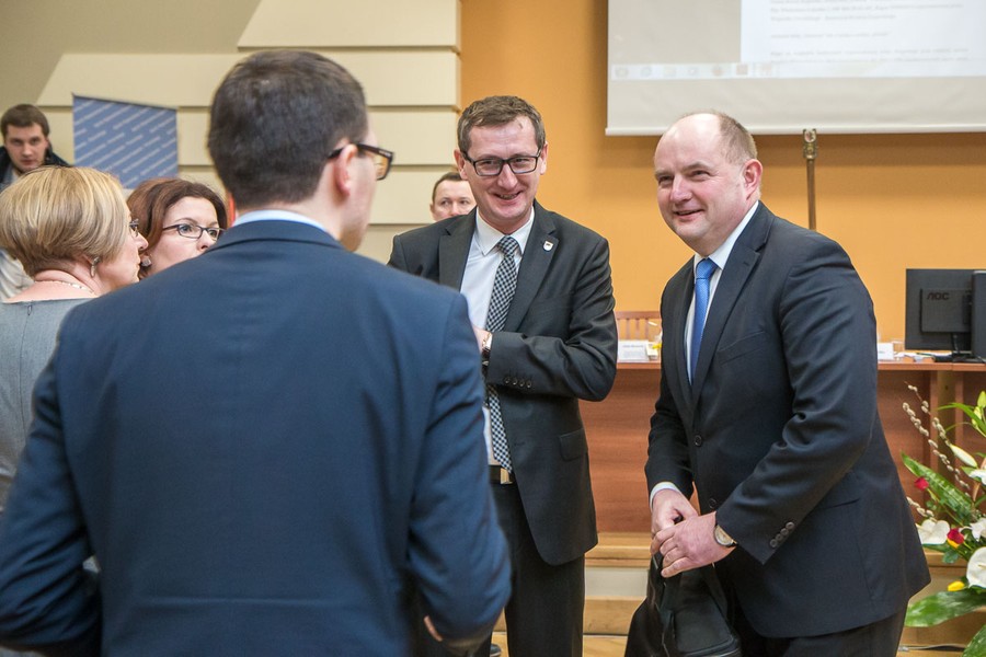Nadzwyczajna sesja sejmiku województwa we Włocławku, fot. Szymon Zdziebło/tarantoga.pl