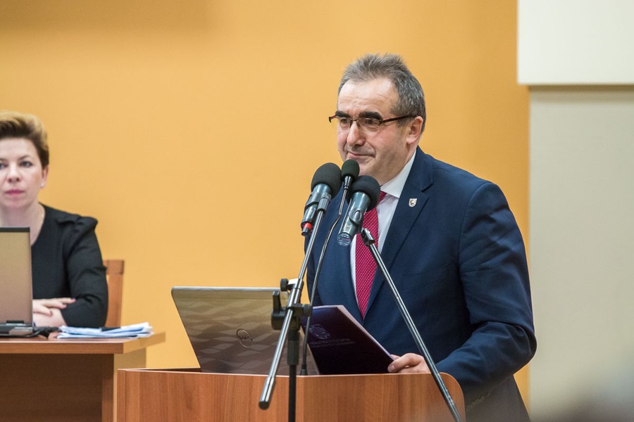 Nadzwyczajna sesja sejmiku województwa we Włocławku, fot. Szymon Zdziebło/tarantoga.pl