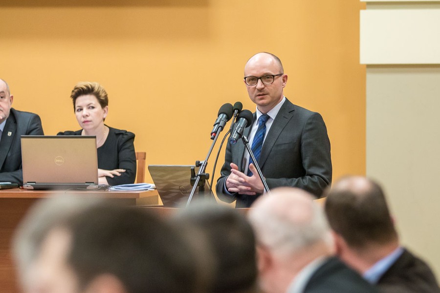 Nadzwyczajna sesja sejmiku województwa we Włocławku, fot. Szymon Zdziebło/tarantoga.pl