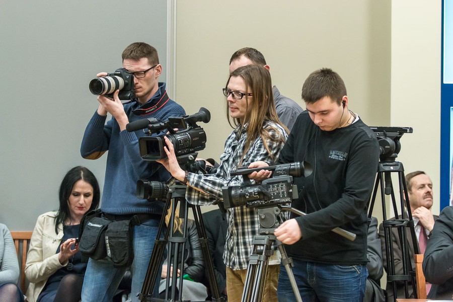 Nadzwyczajna sesja sejmiku województwa we Włocławku, fot. Szymon Zdziebło/tarantoga.pl