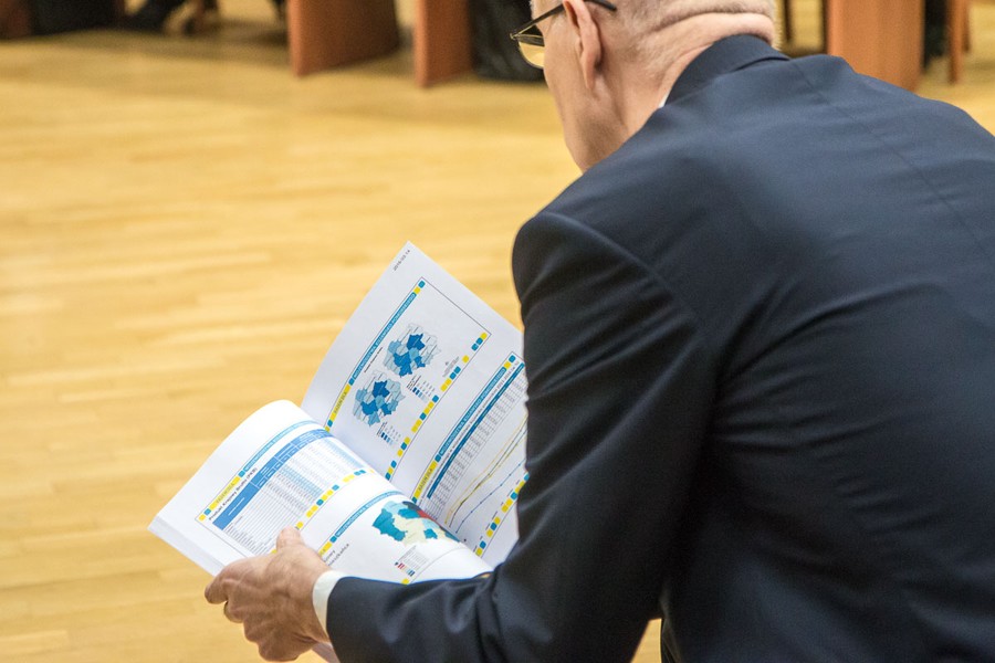 Nadzwyczajna sesja sejmiku województwa we Włocławku, fot. Szymon Zdziebło/tarantoga.pl