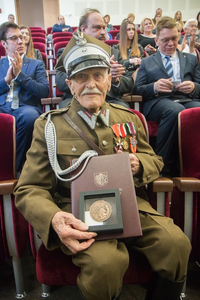 Uroczystość wręczenia nagród laureatom podczas obchodów 107. rocznicy urodzin gen. Elżbiety Zawackiej, fot. Szymon Zdziebło/Tarantoga.pl