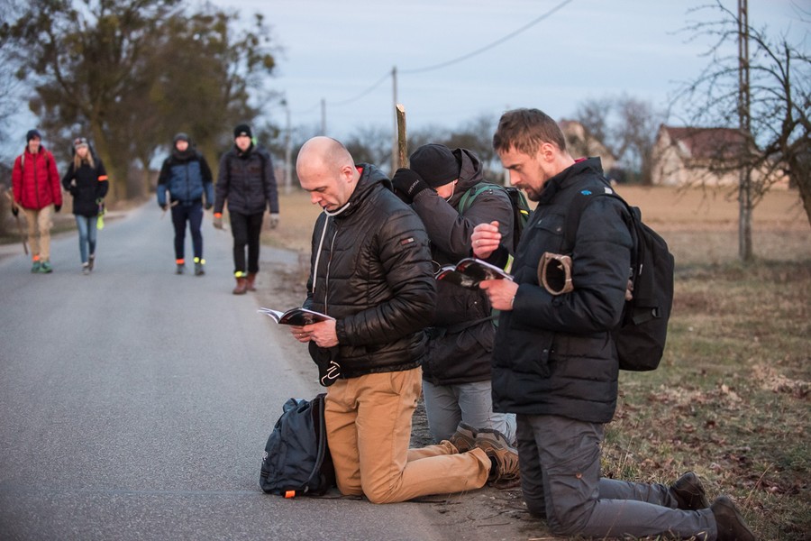 Ekstremalna Droga Krzyżowa św. Jana Pawła II na trasie Bydgoszcz-Toruń, fot. Tymon Markowski