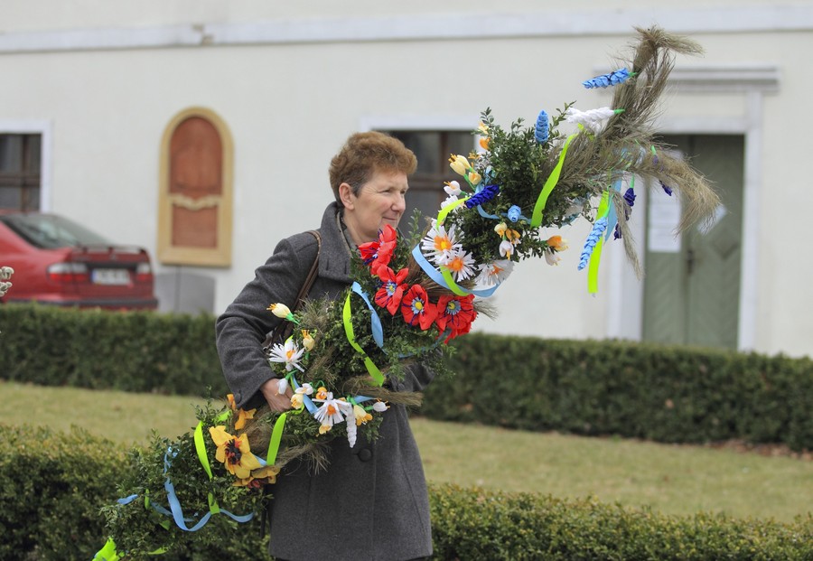 Pochód z palmami podczas Niedzieli Palmowej w Strzelnie, fot. Daniel Pach