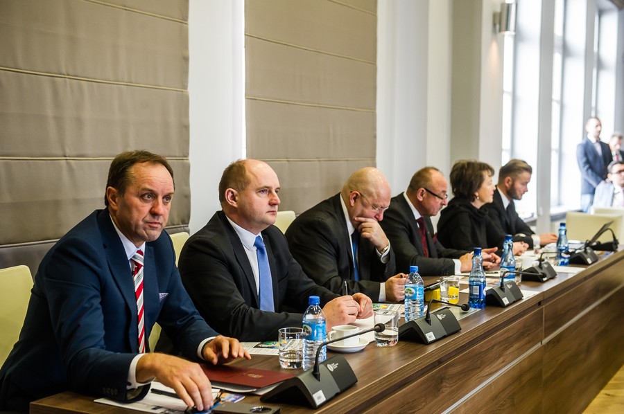 Podpisanie deklaracji współpracy na rzecz rewitalizacji i przywrócenia znaczenia gospodarczego dolnej Wisły, fot. Mateusz Ochocki/KFP