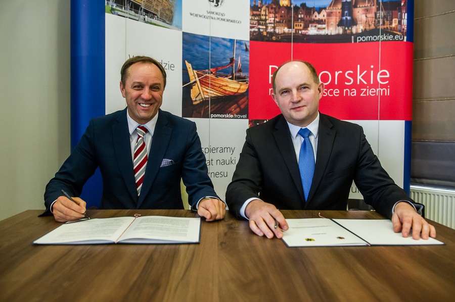 Podpisanie deklaracji współpracy na rzecz rewitalizacji i przywrócenia znaczenia gospodarczego dolnej Wisły, fot. Mateusz Ochocki/KFP