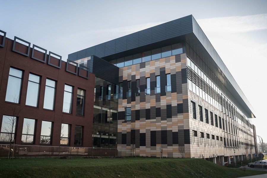 Nowoczesna Biblioteka Uniwersytetu Kazimierza Wielkiego w Bydgoszczy, zbudowana dzięki wsparciu w ramach Regionalnego Programu Operacyjnego Województwa Kujawsko-Pomorskiego. Zbiory biblioteki liczą około 800 tysięcy jednostek. Fot. Tymon Markowski