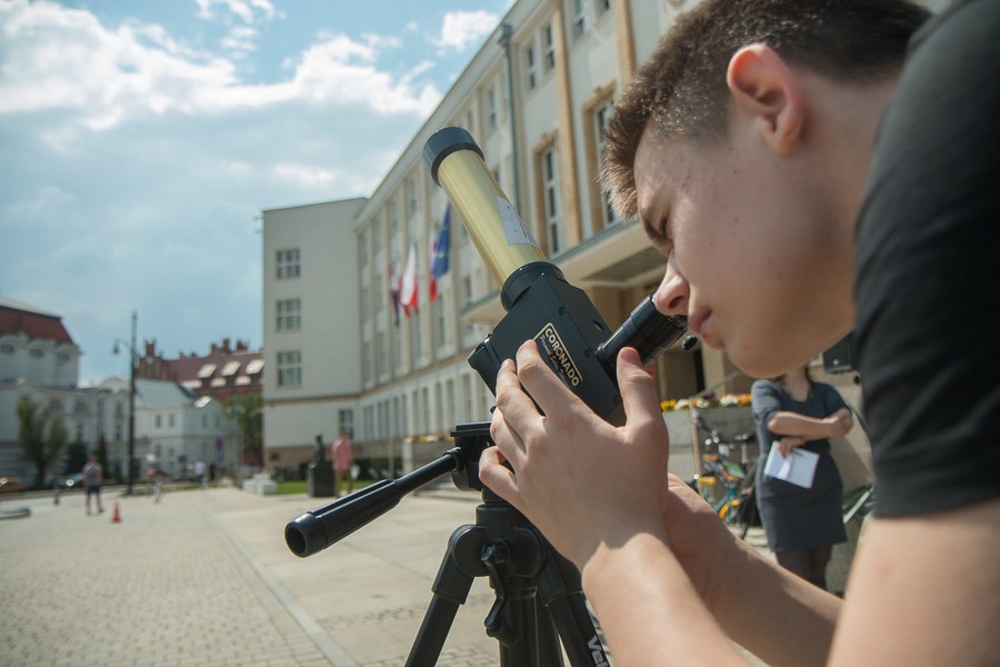 Obserwacje przed Urzędem Marszałkowskim, fot. Szymon Zdziebło