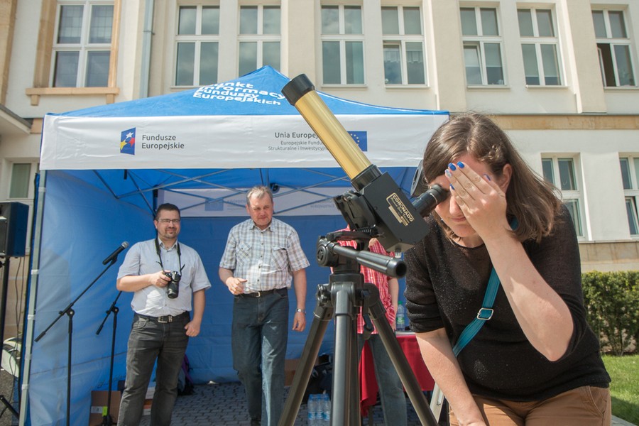 Obserwacje przed Urzędem Marszałkowskim, fot. Szymon Zdziebło