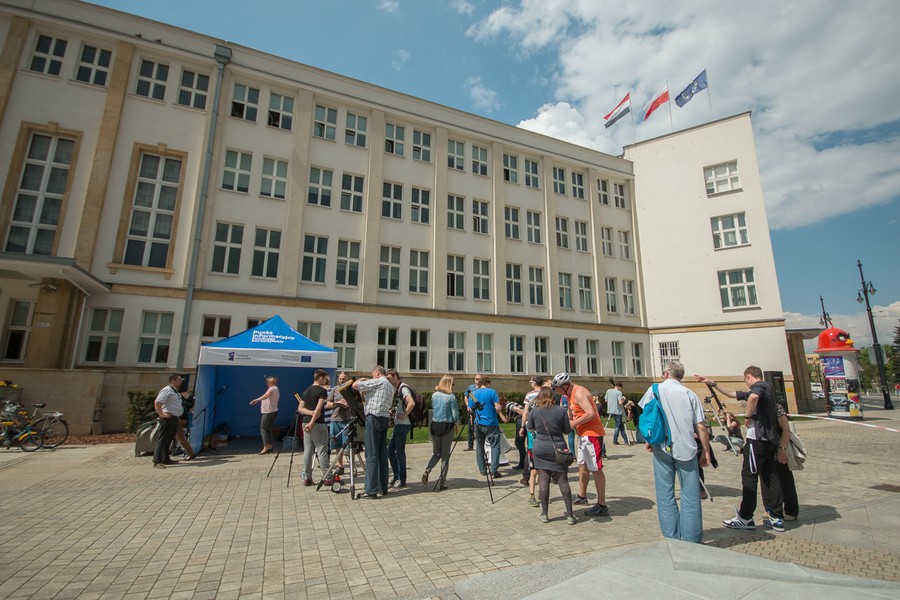 Obserwacje przed Urzędem Marszałkowskim, fot. Szymon Zdziebło