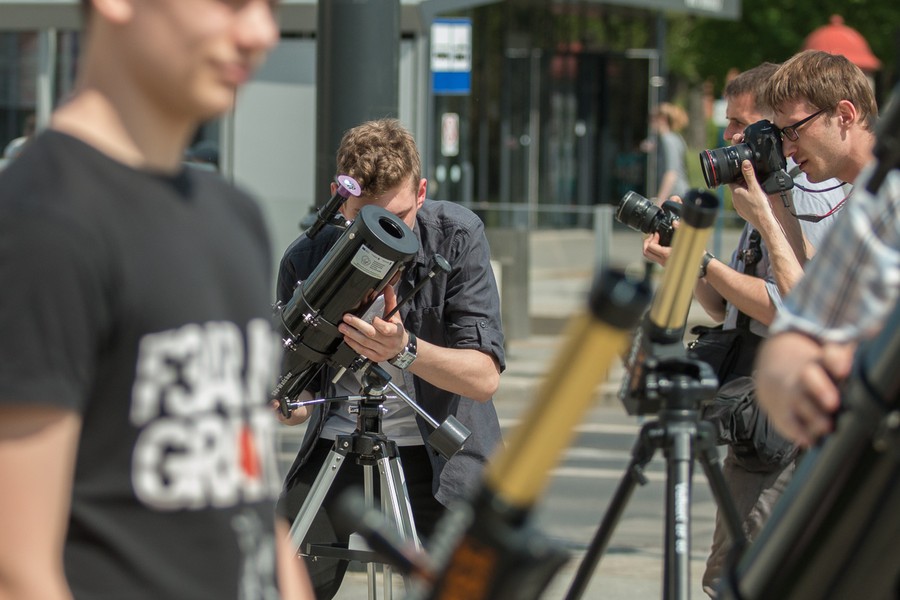 Obserwacje przed Urzędem Marszałkowskim, fot. Szymon Zdziebło