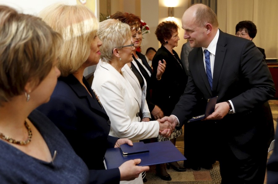 06.05.2016 Gala jubileuszowa izb pielęgniarek i położnych w Toruniu. W tym roku obchodzimy ćwierćwiecze samorządu pielęgniarskiego w Polsce. Z tej okazji trzy działające w naszym regionie okręgowe izby pielęgniarek i położnych – bydgoska, toruńska i włocławska – otrzymały najwyższe marszałkowskie odznaczenie – medal Unitas Durat Palatinatus Ciuaviano-Pomeraniensis. Fot. Mikołaj Kuras