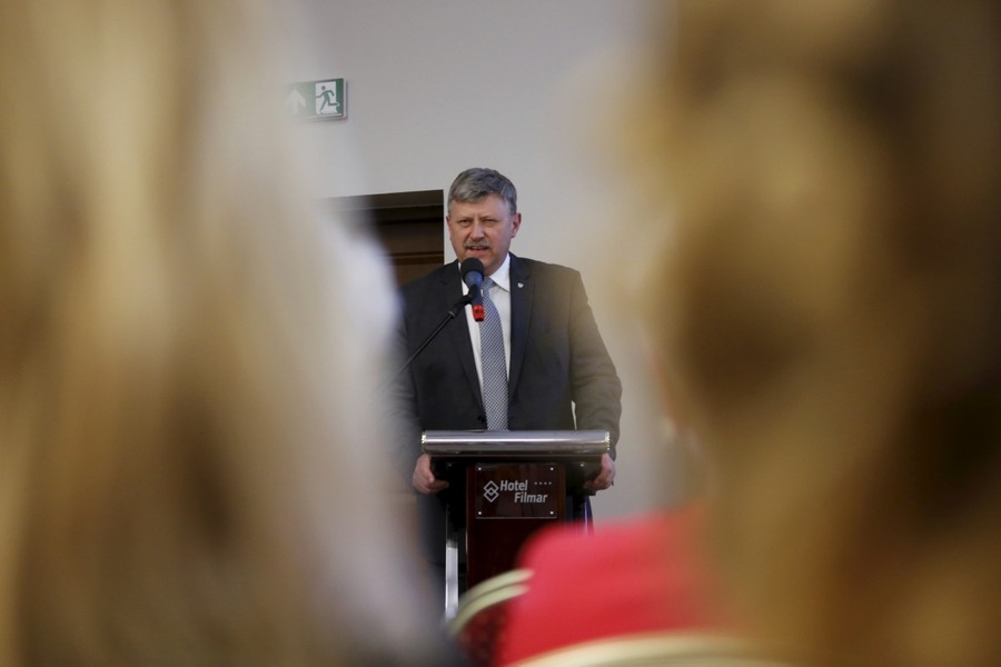 06.05.2016 Gala jubileuszowa izb pielęgniarek i położnych w Toruniu. W tym roku obchodzimy ćwierćwiecze samorządu pielęgniarskiego w Polsce. Z tej okazji trzy działające w naszym regionie okręgowe izby pielęgniarek i położnych – bydgoska, toruńska i włocławska – otrzymały najwyższe marszałkowskie odznaczenie – medal Unitas Durat Palatinatus Ciuaviano-Pomeraniensis. Fot. Mikołaj Kuras