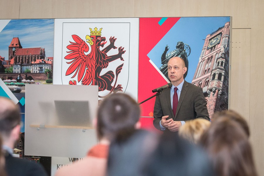 12.05.2016 Konferencja „Dawne fortyfikacje – dla turystyki, rekreacji i kultury”. Tematy sympozjum to zarządzanie i gospodarowanie dawnymi zespołami fortyfikacyjnymi, zwłaszcza w perspektywie wykorzystania środków z Unii Europejskiej. Fot. Szymon Zdziebło/tarantoga.pl