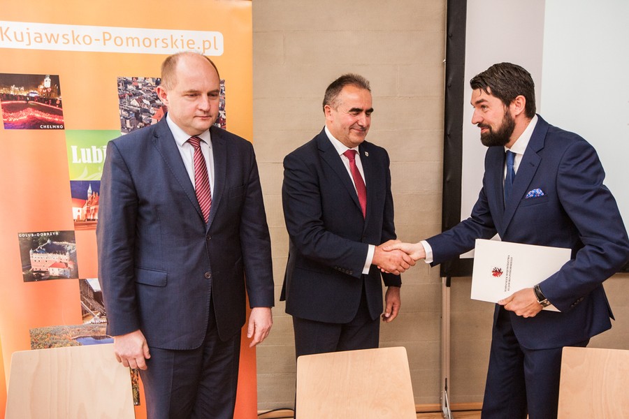 Uroczystość podpisania umów z lokalnymi grupami działania, fot. Andrzej Goiński