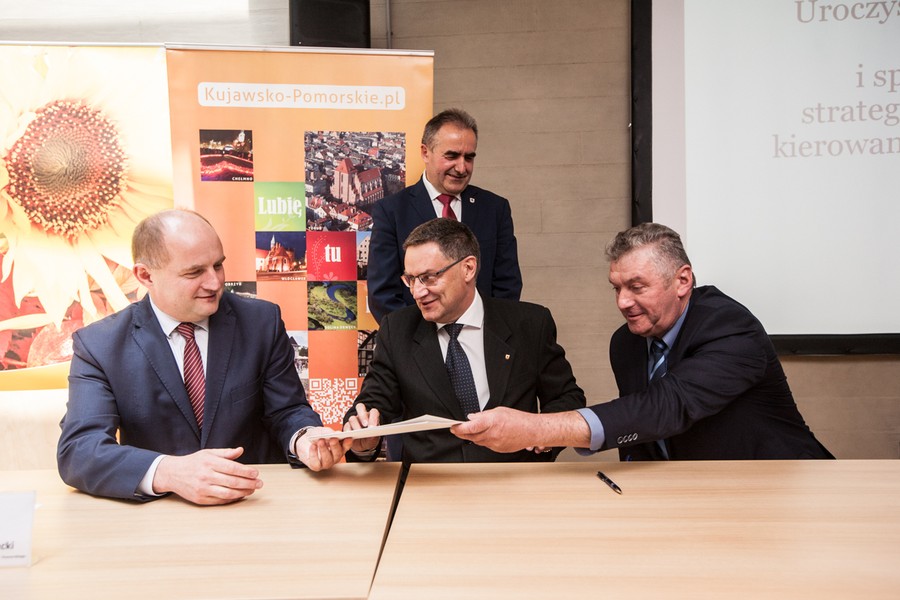 Uroczystość podpisania umów z lokalnymi grupami działania, fot. Andrzej Goiński