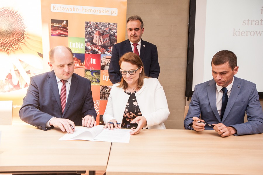 Uroczystość podpisania umów z lokalnymi grupami działania, fot. Andrzej Goiński