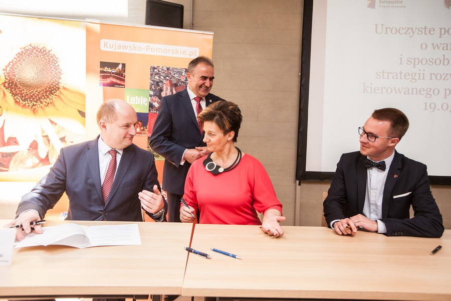 Uroczystość podpisania umów z lokalnymi grupami działania, fot. Andrzej Goiński