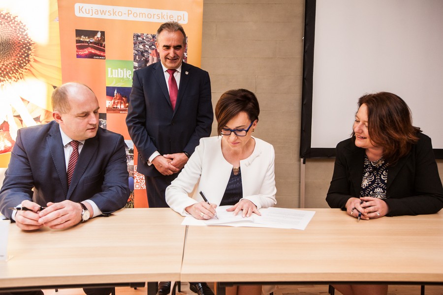 Uroczystość podpisania umów z lokalnymi grupami działania, fot. Andrzej Goiński