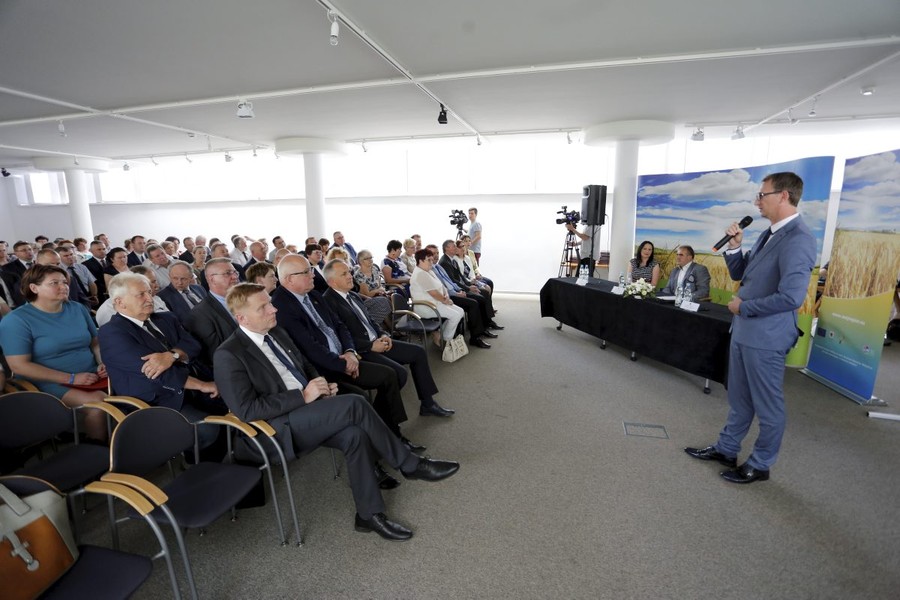 Uroczystość podpisywania umów o dofinansowanie inwestycji w ramach PROW, fot. Mikołaj Kuras.