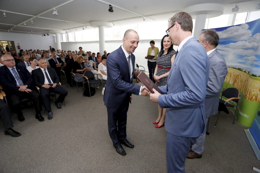 Uroczystość podpisywania umów o dofinansowanie inwestycji w ramach PROW, fot. Mikołaj Kuras.