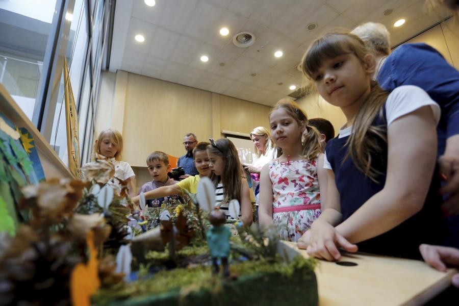 Wręczenie nagród w konkursie zorganizowanym w ramach „Tu jest super – tu jest bezpiecznie”, fot. Mikołaj Kuras