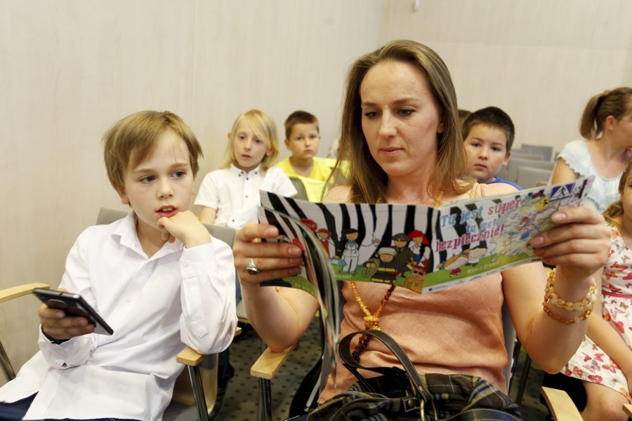 Wręczenie nagród w konkursie zorganizowanym w ramach „Tu jest super – tu jest bezpiecznie”, fot. Mikołaj Kuras