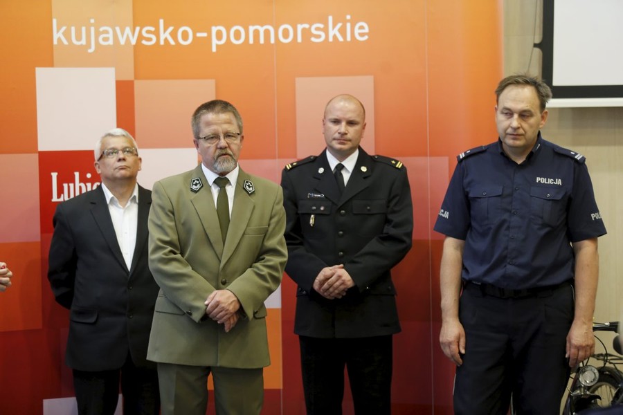 Wręczenie nagród w konkursie zorganizowanym w ramach „Tu jest super – tu jest bezpiecznie”, fot. Mikołaj Kuras