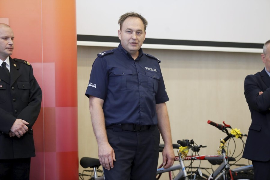 Wręczenie nagród w konkursie zorganizowanym w ramach „Tu jest super – tu jest bezpiecznie”, fot. Mikołaj Kuras