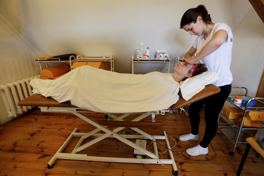 Bezpłatne zabiegi w szkolnych gabinetach masażu i urody, fot. Mikołaj Kuras