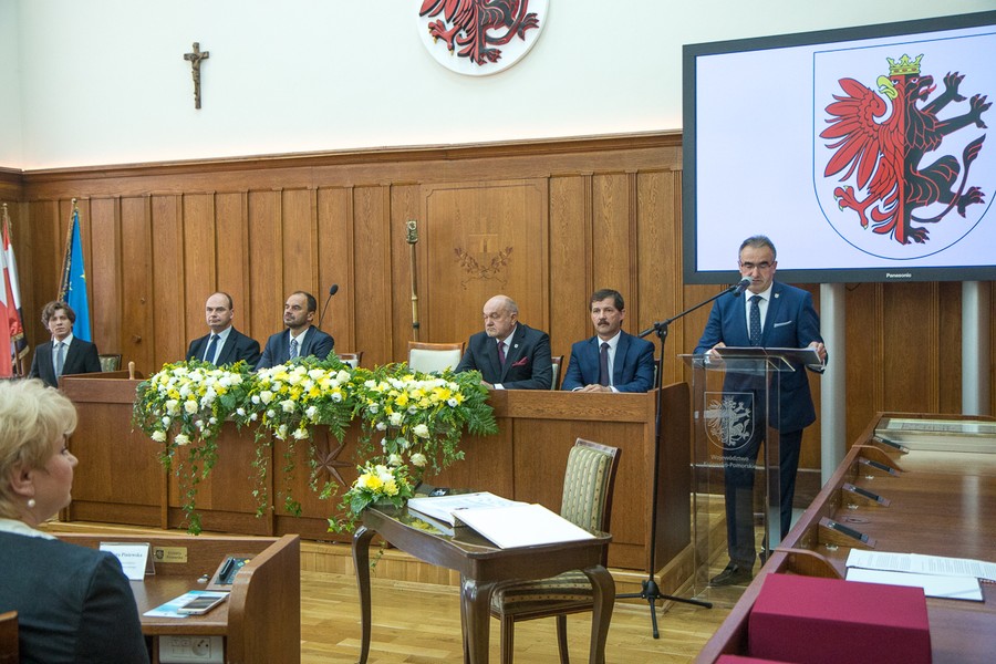 Uroczysta sesja sejmiku województwa, fot. Szymon Zdziebło/Tarantoga.pl