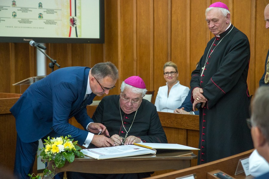 Uroczysta sesja sejmiku województwa, fot. Szymon Zdziebło/Tarantoga.pl