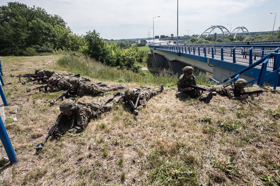 Zajęcie mostu drogowego gen. Elżbiety Zawackiej w Toruniu w ramach szkolenia Anakonda-16, fot. Andrzej Goiński/UM WK-P