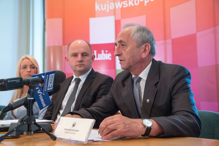 09.06.2016 Posiedzenie inauguracyjnego Forum Samorządowego Województwa Kujawsko-Pomorskiego. Forum ma być platformą debaty i współpracy wszystkich samorządów terytorialnych z regionu oraz artykułowania interesów i potrzeb zarówno regionu jako całości, jak i poszczególnych powiatów i gmin. Fot. Szymon Zdziebło/tarantoga.pl