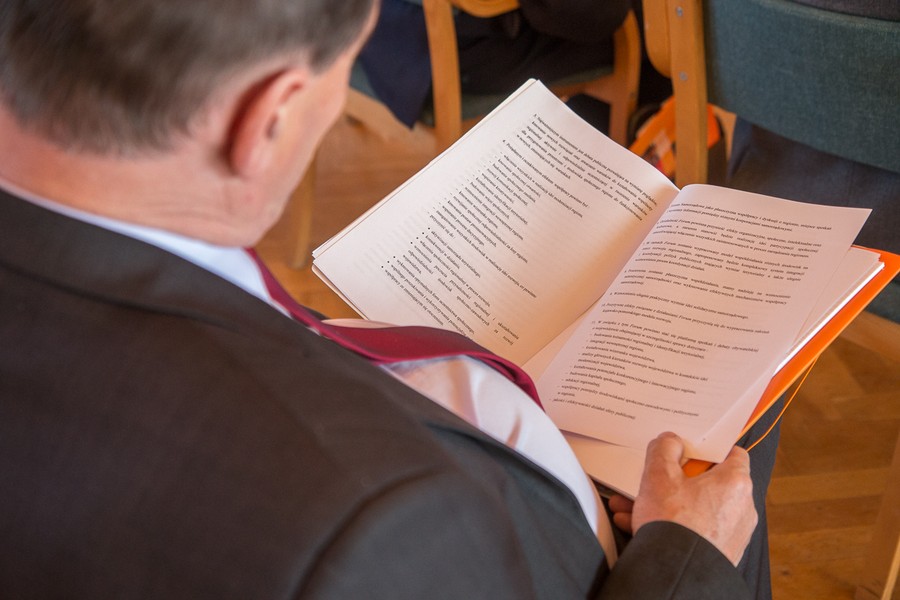 09.06.2016 Posiedzenie inauguracyjnego Forum Samorządowego Województwa Kujawsko-Pomorskiego. Forum ma być platformą debaty i współpracy wszystkich samorządów terytorialnych z regionu oraz artykułowania interesów i potrzeb zarówno regionu jako całości, jak i poszczególnych powiatów i gmin. Fot. Szymon Zdziebło/tarantoga.pl