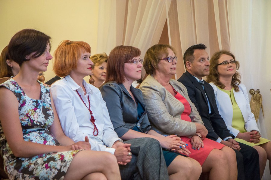 08.06.2016 Uroczyste wręczenie nagród laureatom IX edycji konkursu o nagrodę marszałka „Rodzynki z pozarządówki” w Ośrodku Chopinowskim w Szafarni. W konkursie wyróżniamy najlepsze inicjatywy społeczne realizowane przez kujawsko-pomorskie organizacje pozarządowe. W tym roku zarząd województwa nagrodził 12 pozarządówek. Fot. Szymon Zdziebło/tarantoga.pl