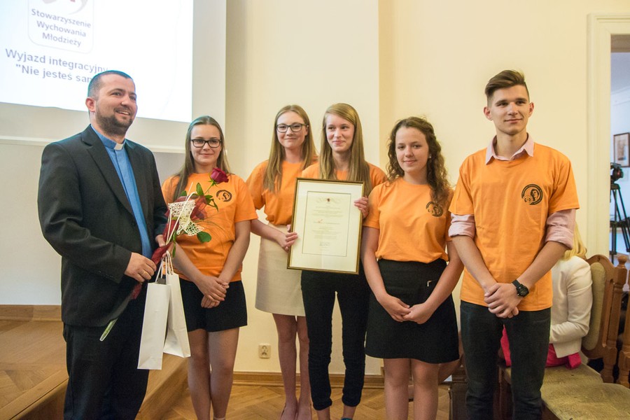 08.06.2016 Uroczyste wręczenie nagród laureatom IX edycji konkursu o nagrodę marszałka „Rodzynki z pozarządówki” w Ośrodku Chopinowskim w Szafarni. W konkursie wyróżniamy najlepsze inicjatywy społeczne realizowane przez kujawsko-pomorskie organizacje pozarządowe. W tym roku zarząd województwa nagrodził 12 pozarządówek. Fot. Szymon Zdziebło/tarantoga.pl